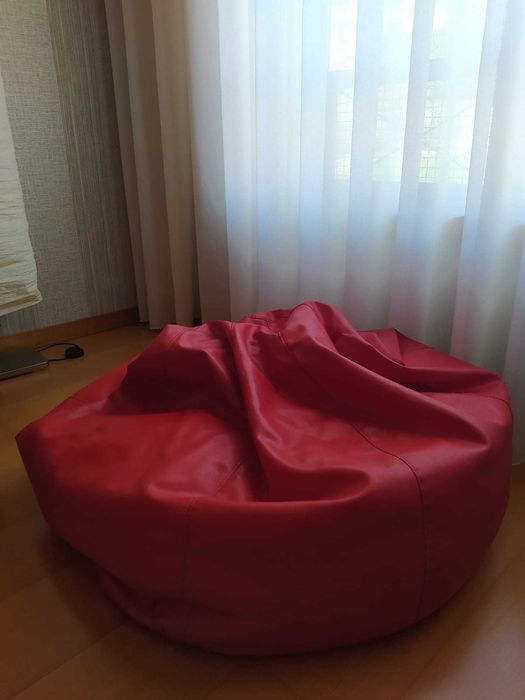 Puff em pele como novo