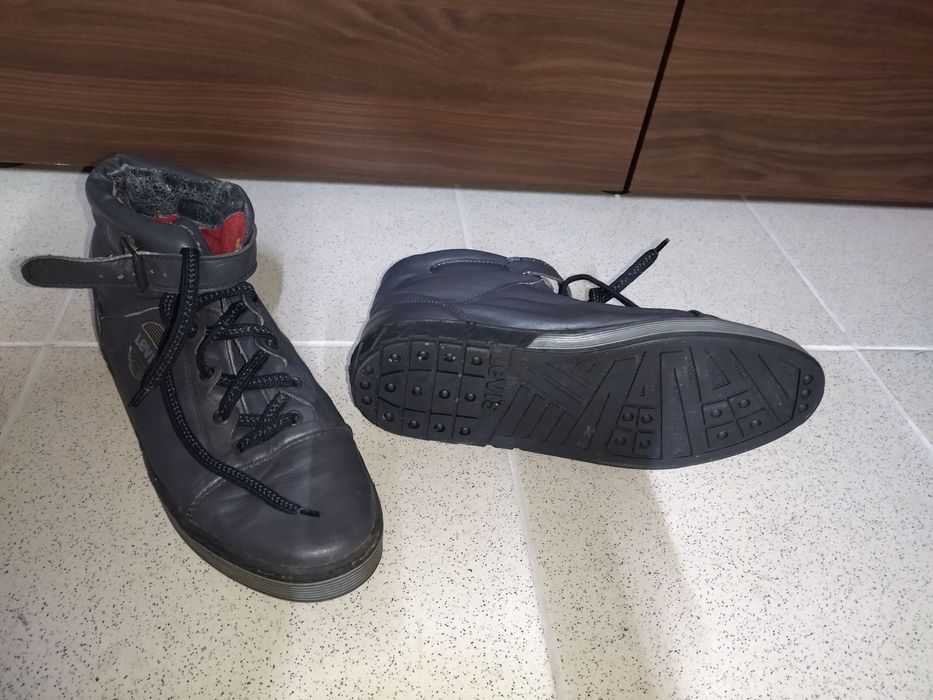 Sapatilha Levi's cinzenta