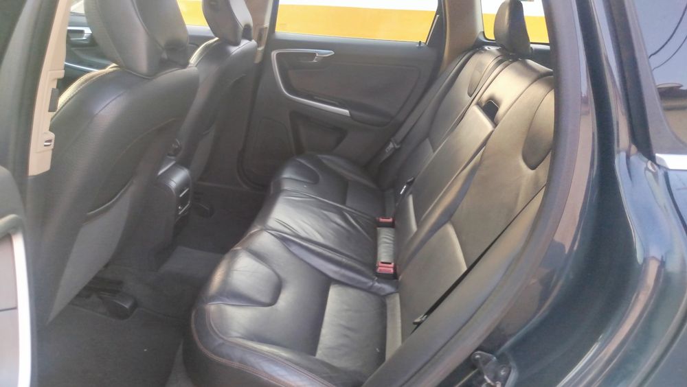 Vendo Volvo X60 está completamente novo