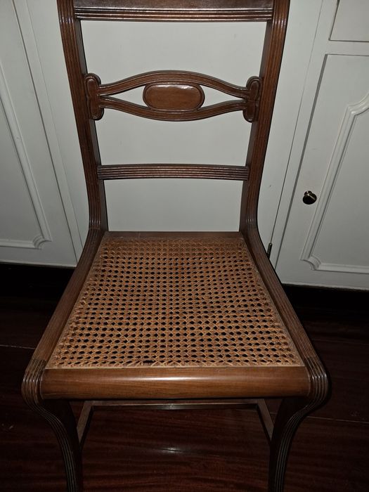 Cadeira de madeira com palhinha