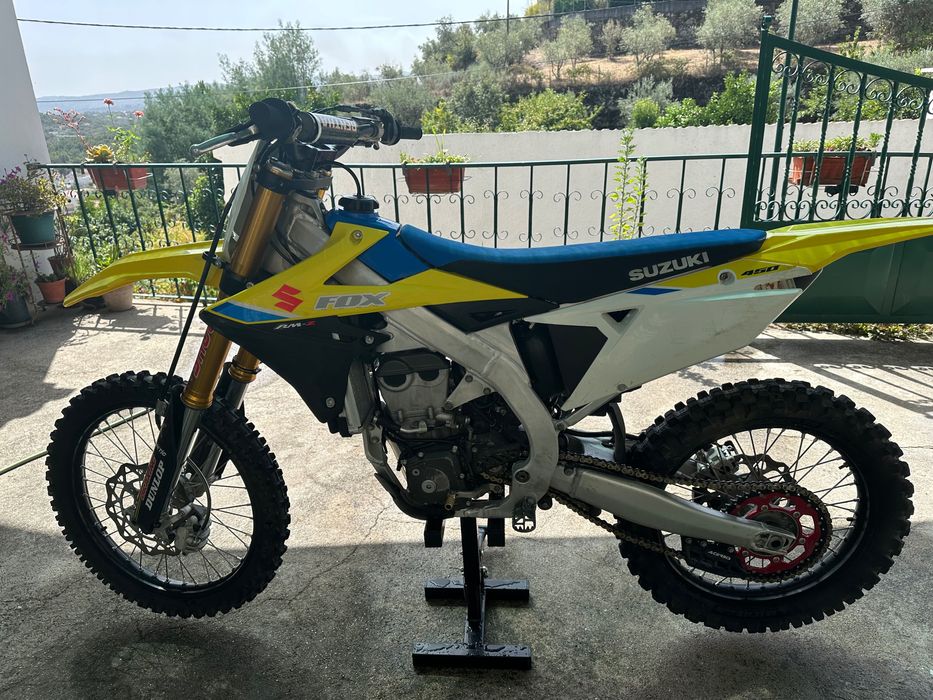 Suzuki RM-z super Mota para o mato e pista