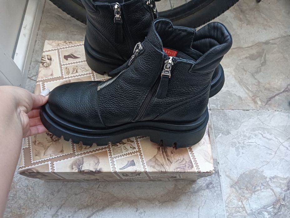 Женские кожаные ботинки