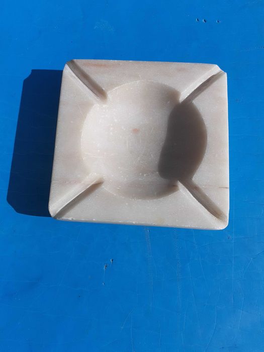 Cinzeiro em Mármore