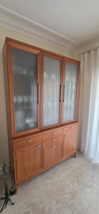 Sala, Cristaleira, vitrine, móvel TV+Prateleiras, mesa de Centro e mesa de apoio
