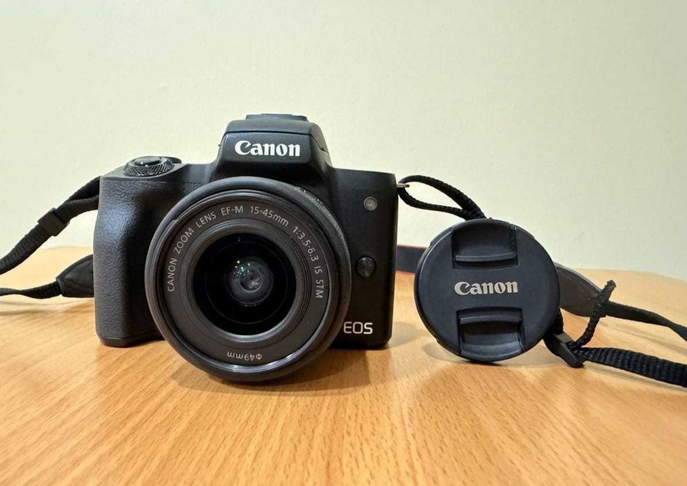 Canon EOS M50 + Lente 15-45mm + kit completo de acessórios (como nova)