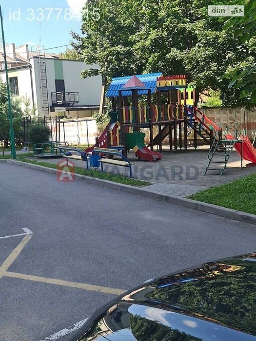 Продам квартиру Академіка Ющенка 5