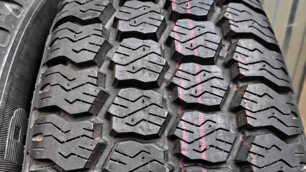 Шини 205/65R16C. Continental. Всесезонні. Goodyear с