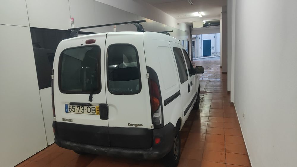 Kangoo 1.9D muito boa de motor encontra se em trabalho