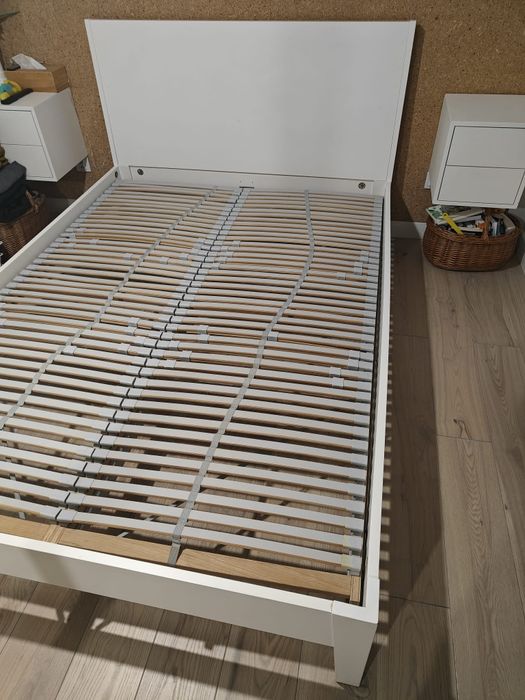 Łóżko że stelażem 140x200 białe ikea