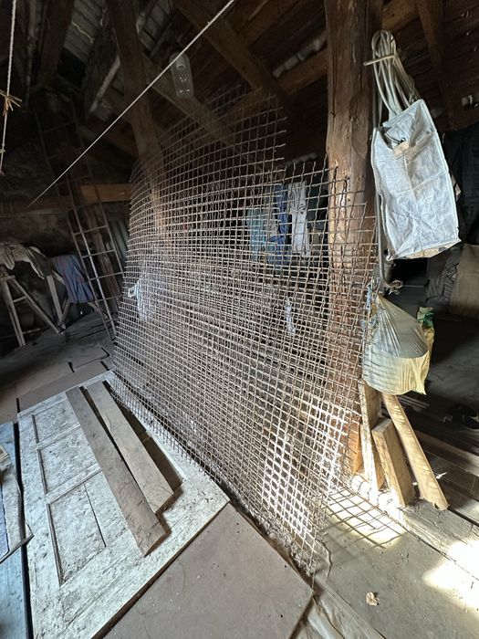 Продаж металевих труб, сітки, перегородок.