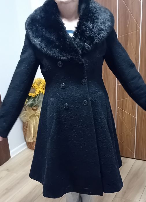 Czarny płaszcz monnari