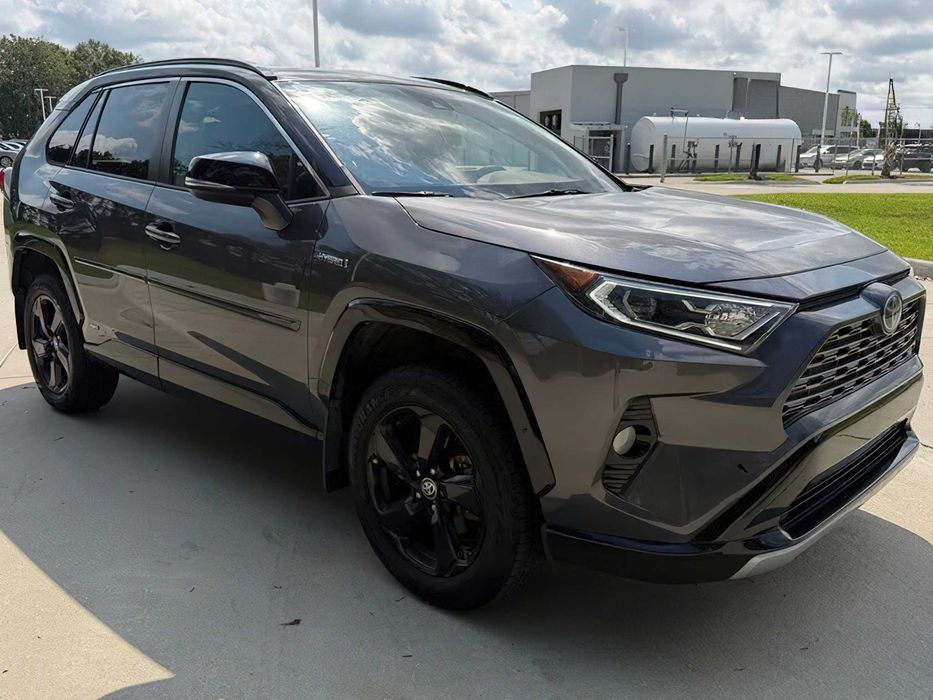 Toyota RAV4 Hybrid XSE      2021