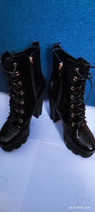 Женские демисезонные ботиночки
