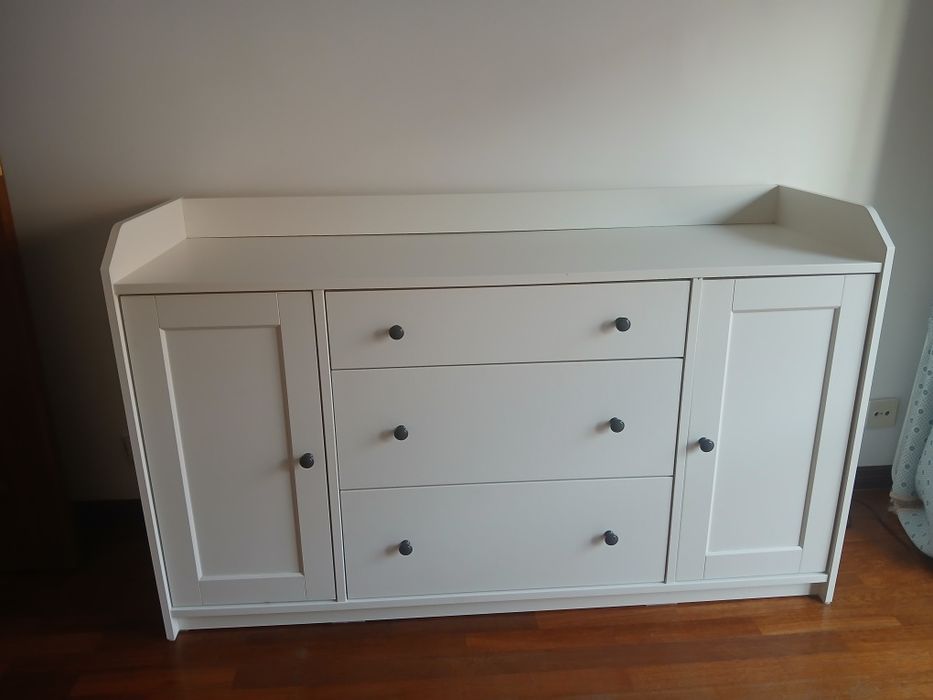 Cómoda branca IKEA