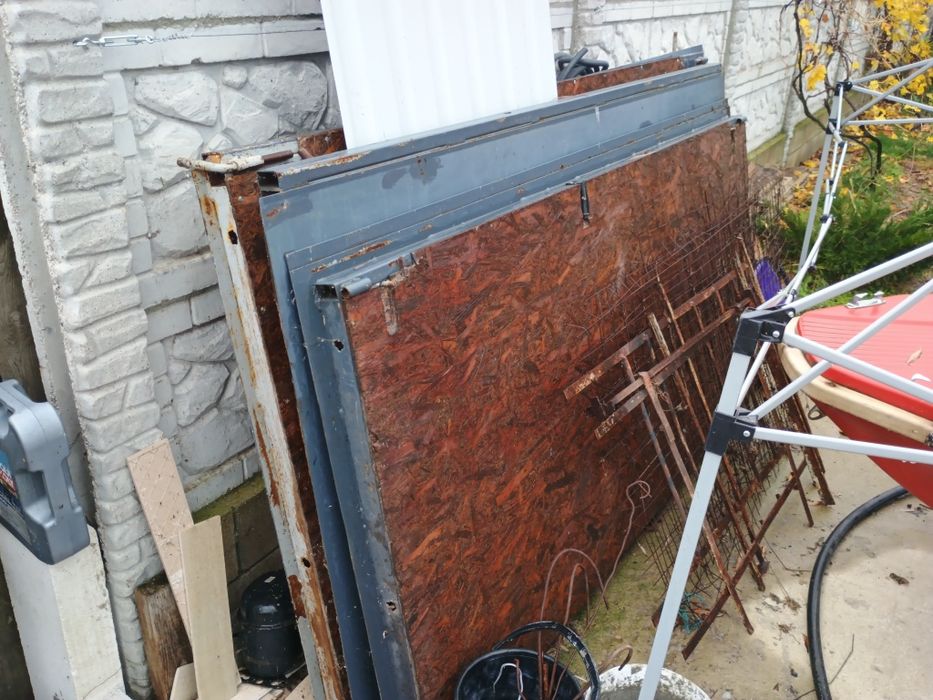 Ворота гаражні металеві