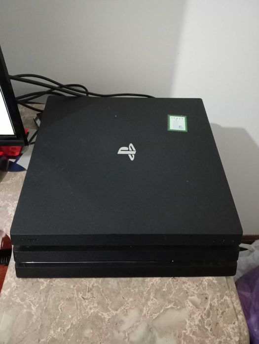 Ps4 pro 1tb 3 jogos+ 2 comandos