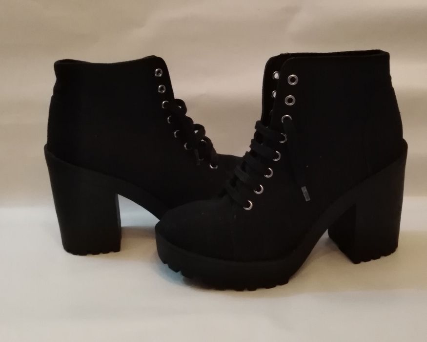 SALDOS Botas de senhora, salto alto. Marca H&M