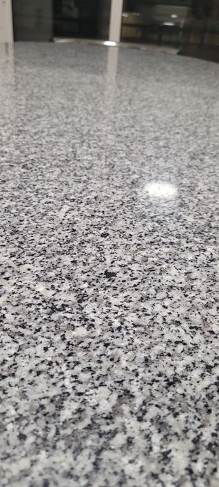 Conjunto mesa de granito e 6 cadeiras