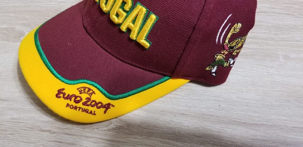 Bone oficial Euro 2004