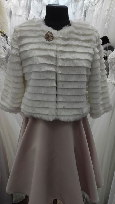 Продажа и Прокат Меховые белая и молочная свадебные шубки