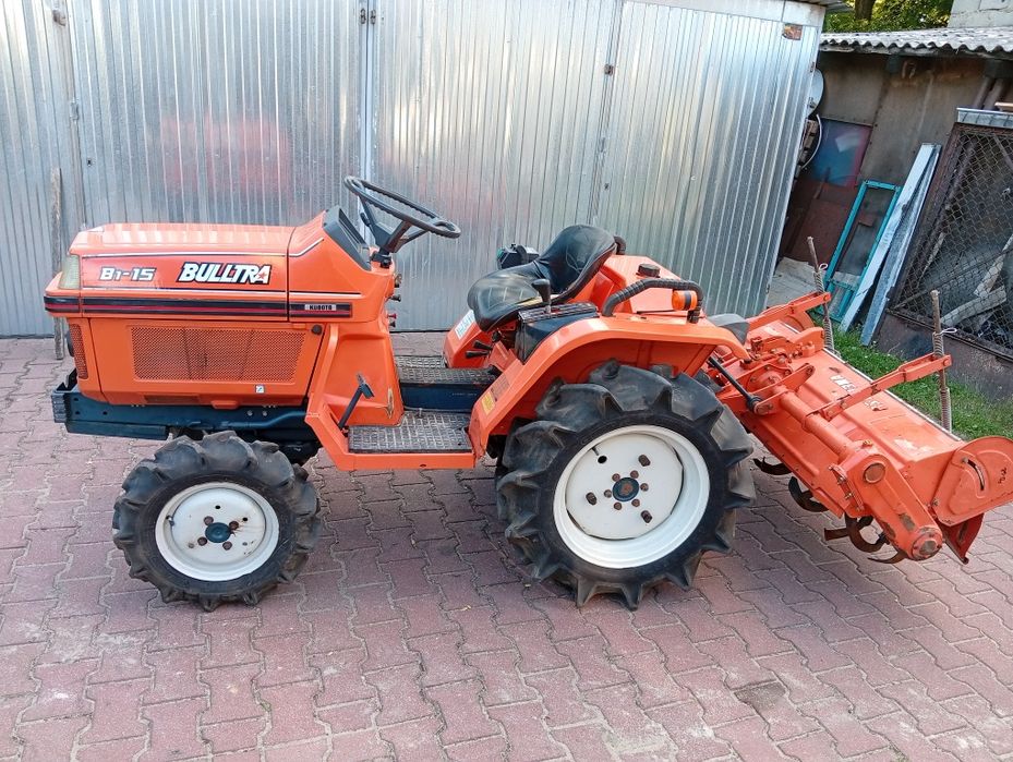 Traktorek Japoński Kubota Bulltra B1-15 – Japońska Precyzja i Niezawodność