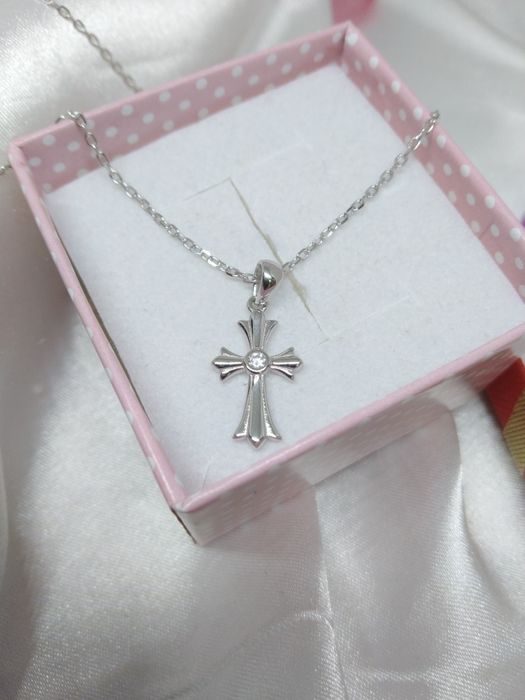 Piękny srebrny wisiorek krzyż z łańcuszkiem, srebro 925, dł. 40-44