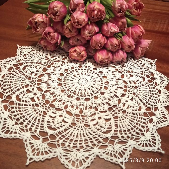 Серветка в'язана гачком декор тумби ,столика, колір молочний, білий