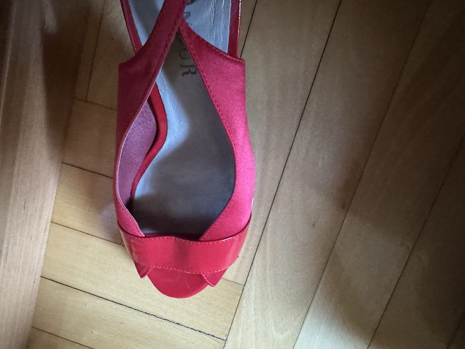 Czerwone wygodne pantofelki