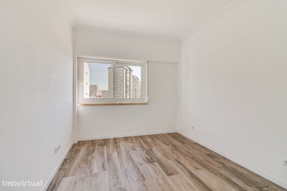 Apartamento totalmente remodelado | Elevador