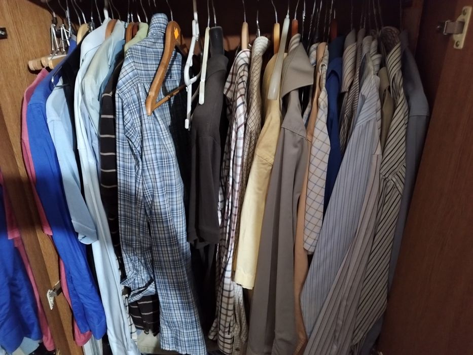 Camisas como novas manga comprida e curta, e calças ganga