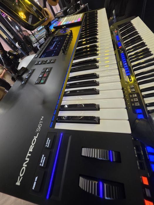 Klawiatura sterująca MIDI Komplete Kontrol S61 MK3 + UDG Hardcase OKAZJA!