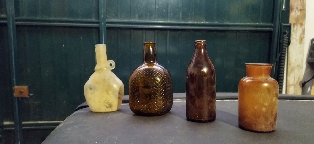 Garrafas em vidro/barro antigas