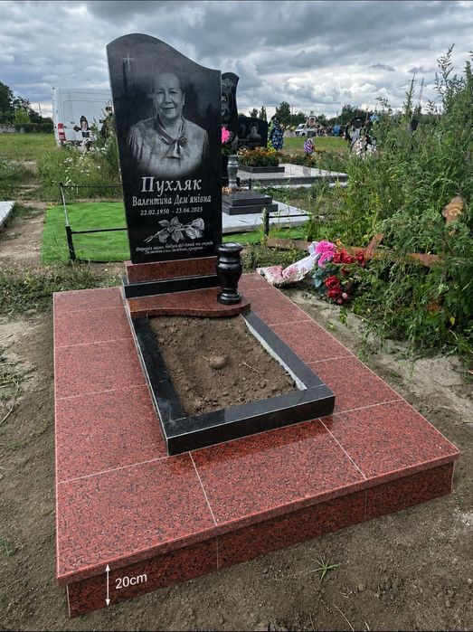Памʼятники гранітні виготовлення та встановлення під ключ