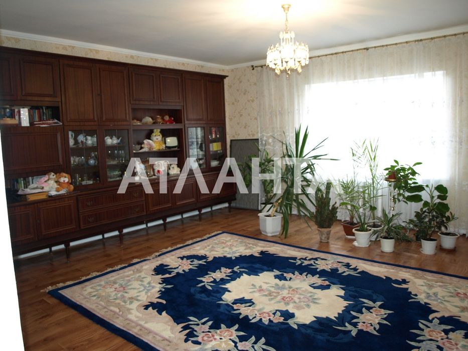 Хозяйский дом в Фонтанке в жилом состоянии. Застроенный район