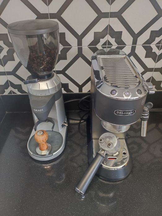 Maquina de café + moinho externo