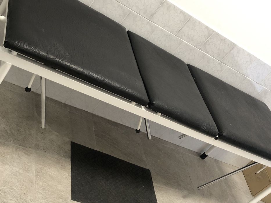 Продам косметологічну кушетку