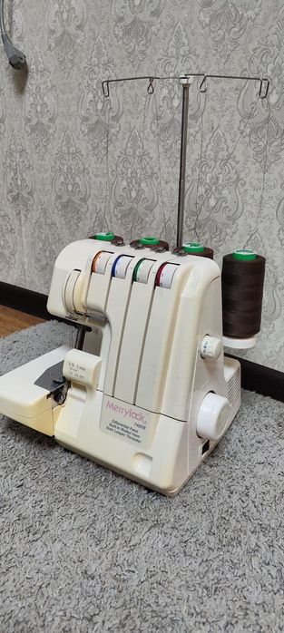 Продам оверлок Marrylock740 DS