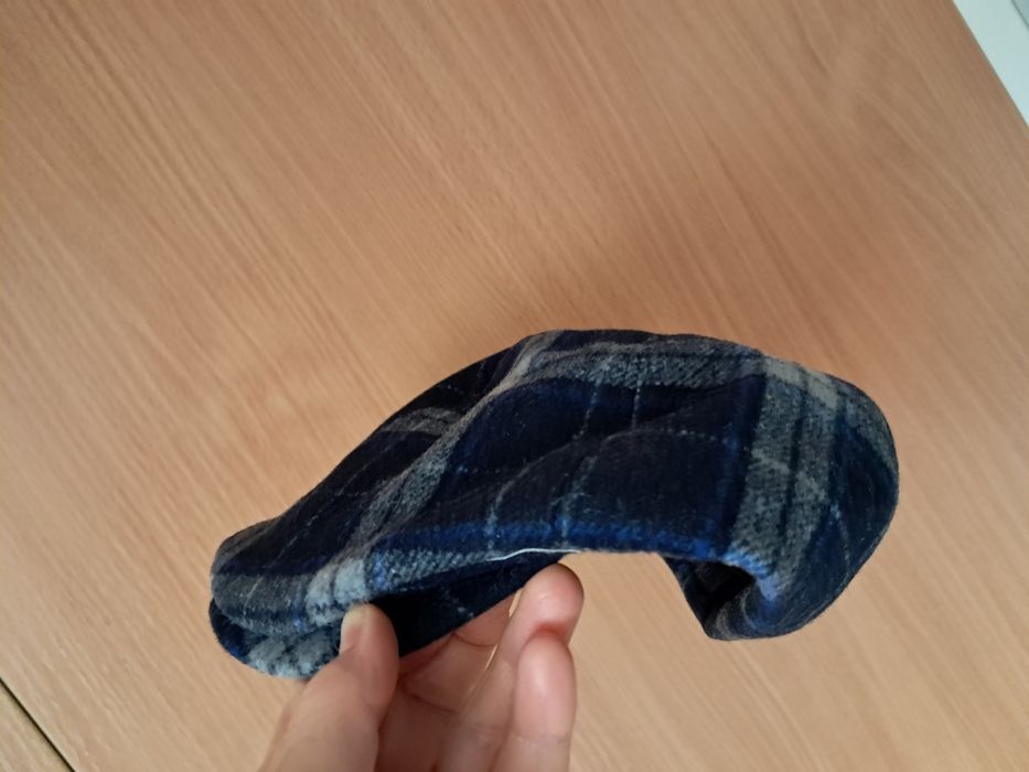 Czapka jesienna w granatową kratę r.M"Vistula "nowa.
