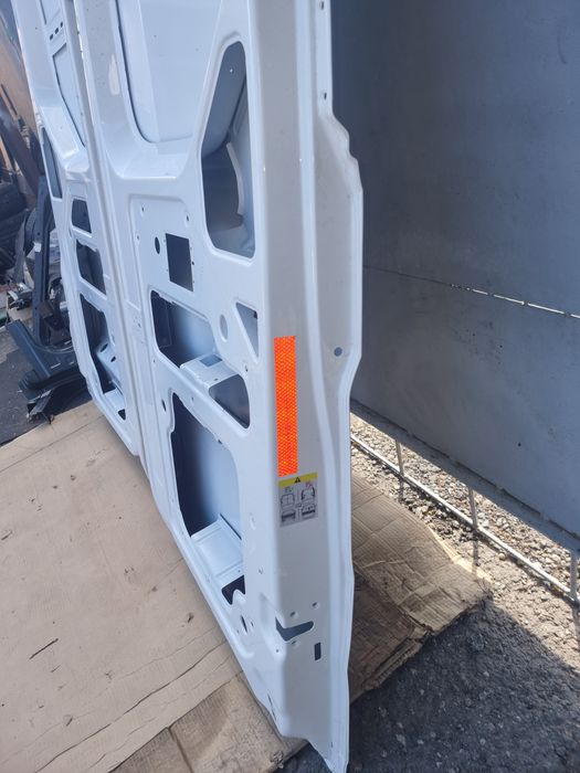 VW Crafter (MB Sprinter) задние распашные двери 2023г.