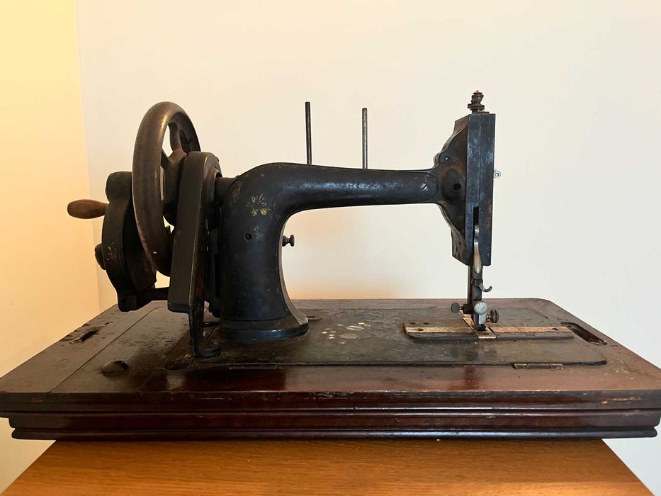 Máquina de costura vintage, alemã, marca KAYSER