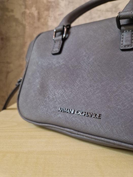 Сумочка кожаная Armani Exchange