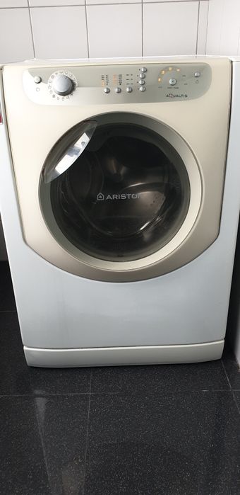 Máquina Lavar Roupa Ariston Aqualtis