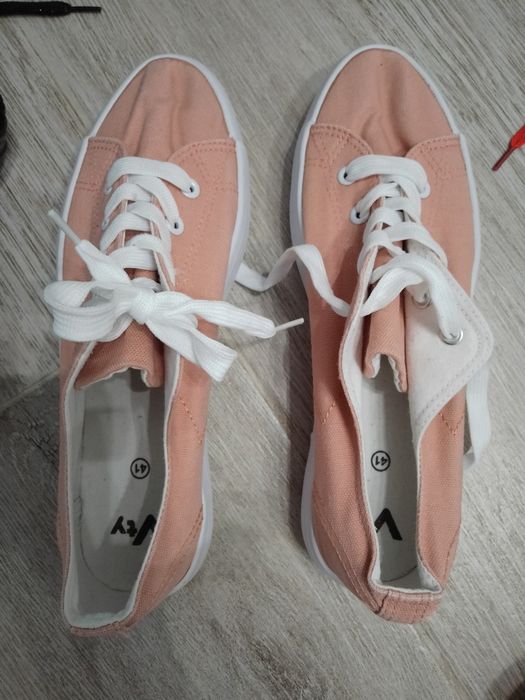 Buty trampki,snakersy na grugmbej podeszwie Vty 41