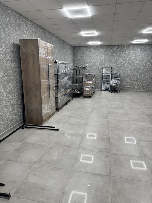 Тумбочка та інші меблі