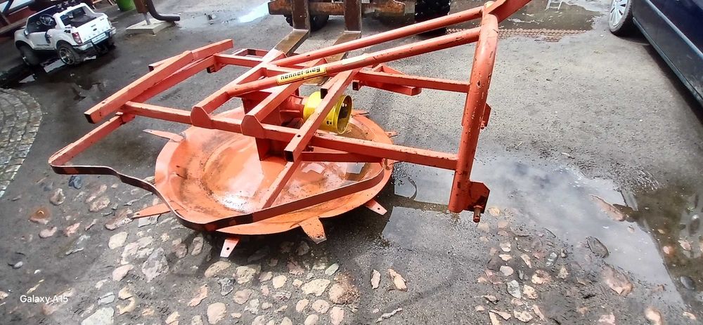 Rowniarka do pryzm rozgarniacz do kopców