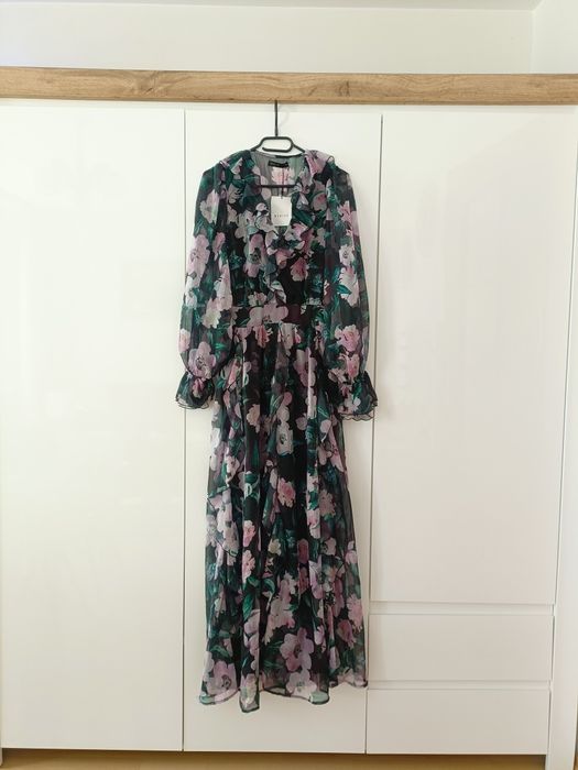 Długa sukienka falbany Mohito