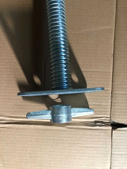 Домкрати до Риштувань, Опора, Гвинти, п'яти до будівельних лісів