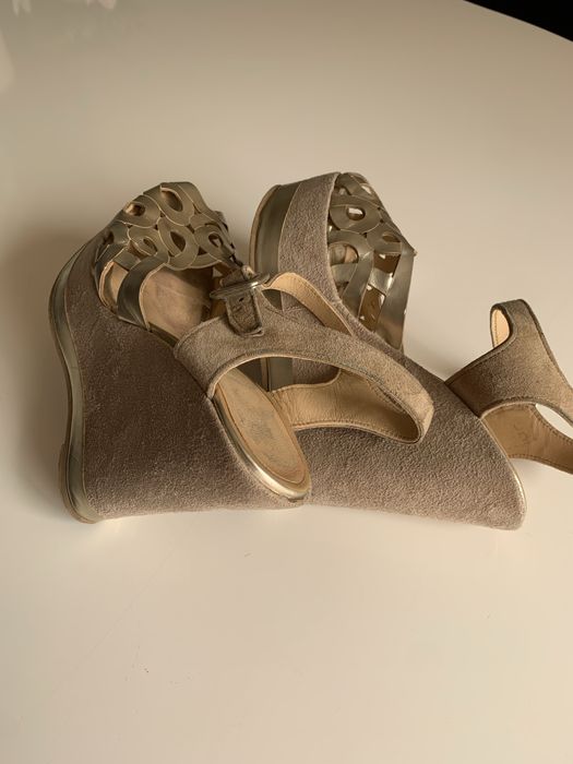Sandalias de senhora em cunha douradas