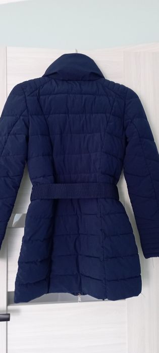 Piękna damska granatowa kurtka jesienna marki Guess xs