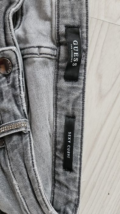 Szare spodnie guess cekiny przetarcia s 36 m jeans dźi sy sexy